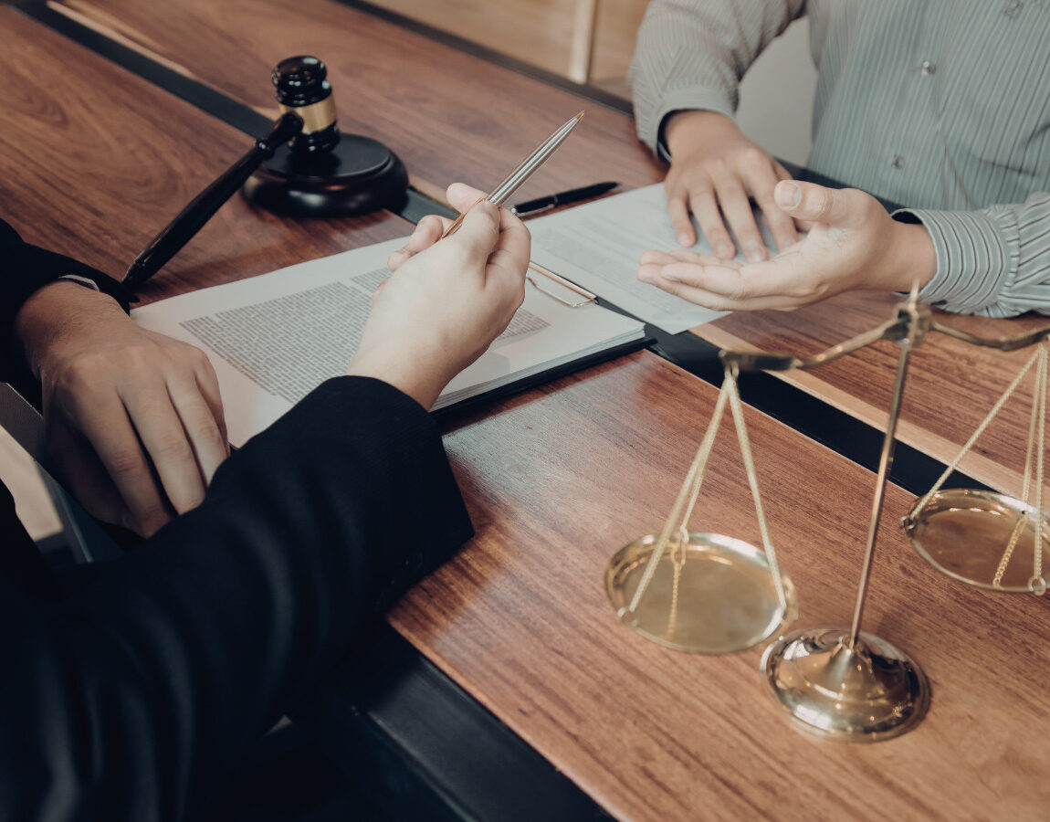 Elaboración de Contratos y Documentos Legales-2